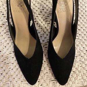 Black suede Vince Camuto pumps size 8